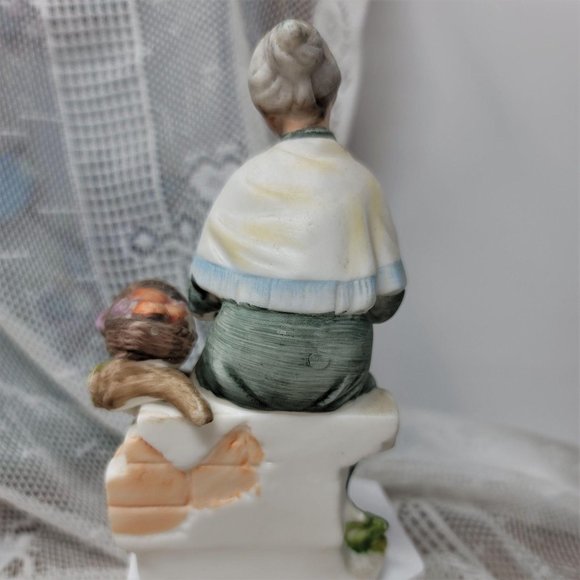 Old Woman Peeling Apples Figurine Vintage Hand Pai - Picture 5 of 9